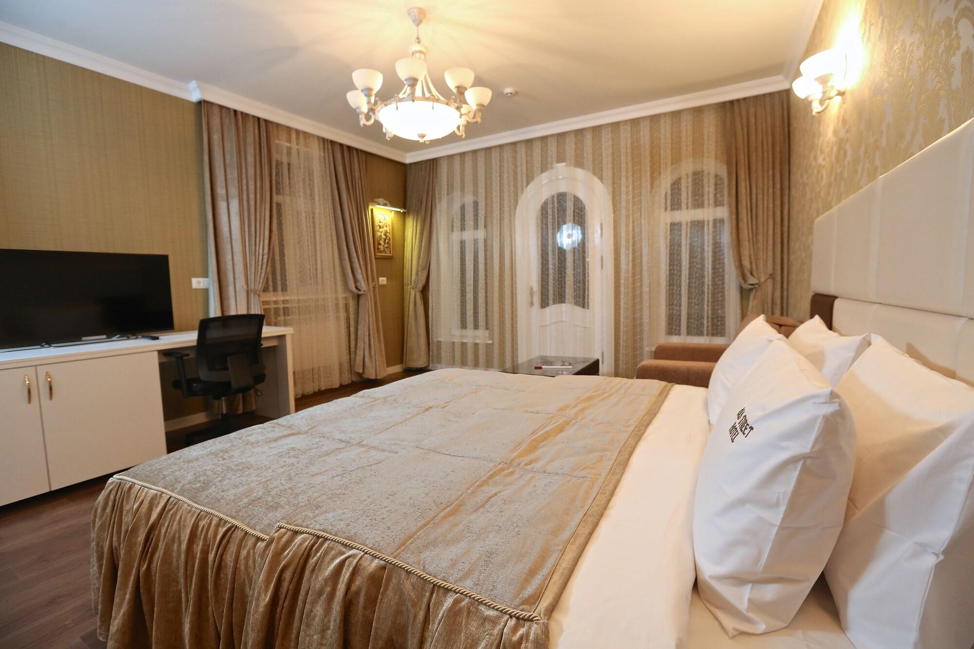 Гостиницы города баку. Олд стрит бутик отель Баку. «Boutique Hotel old Street» 4*. Antique Hotel old City 3 Баку. Отель Олд Сити Дербент.